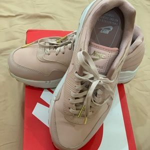 Nike airmax size 6 women